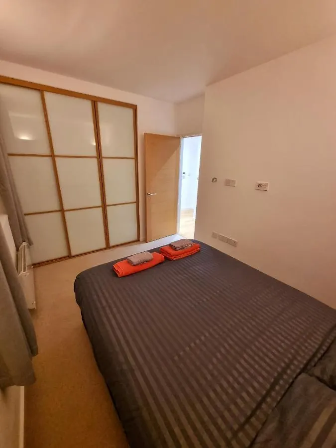 Executive E15 Apartment & Exclusive Terrace Views Of London